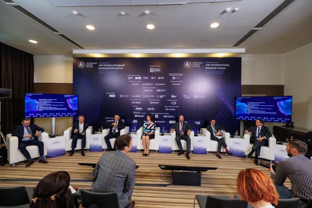 На форуме в Сочи обсудили партнерские продажи, поддержку малого бизнеса и ответственный банкинг